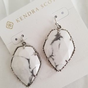 Kendra Scott Corley howlite earrings